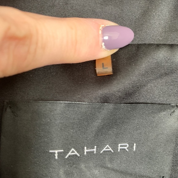 Black satin Tahari swing coat with flair sleeve! - Picture 3 of 3